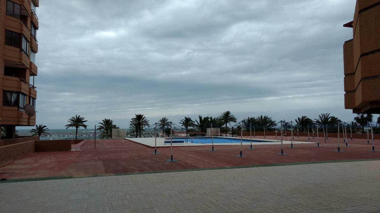 First Line Costa Del Sol Beach Suites Fuengirola Kültér fotó